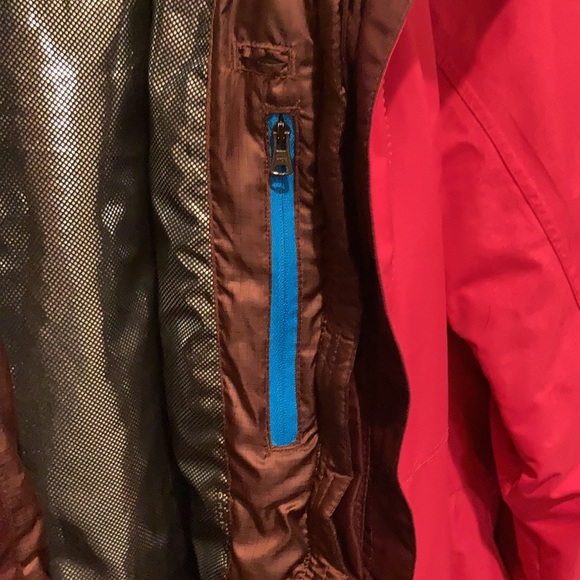 Columbia coat  size large /zip out lining/ thumb holes-and smoke free home - Picture 4 of 7